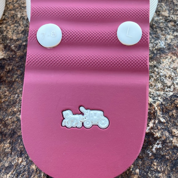 🍌NWT🍌 COACH pink & yellow banana  flip flops - Picture 7 of 9